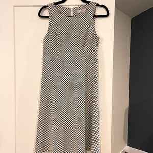 Like new Loft houndstooth black and white dress size s